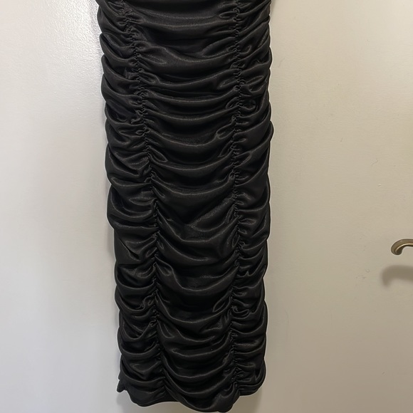 Le Chateau - Halter Neck Sequence Dress - Picture 4 of 4